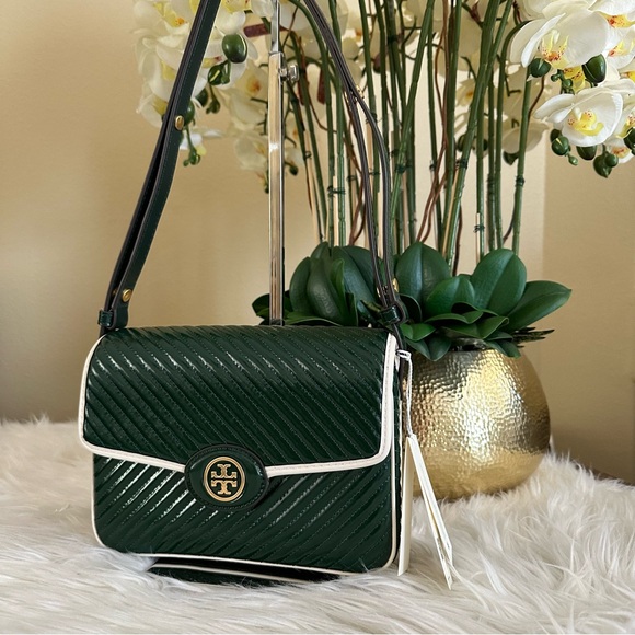 New Tory Burch ROBINSON PATENT QUILTED SHOULDER BAG - Picture 15 of 17